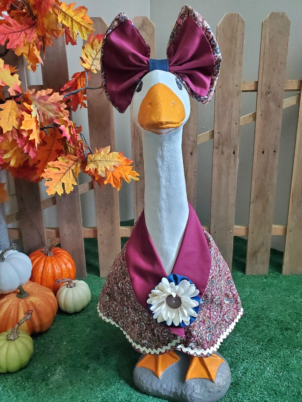 28" Porch Goose Outfit & Bow Set